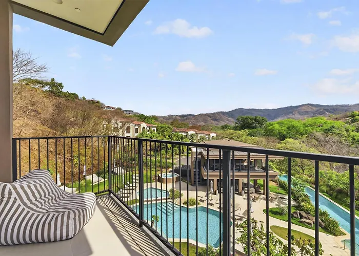 Pool View + Clulb In Playas Del Coco | Naumi N521